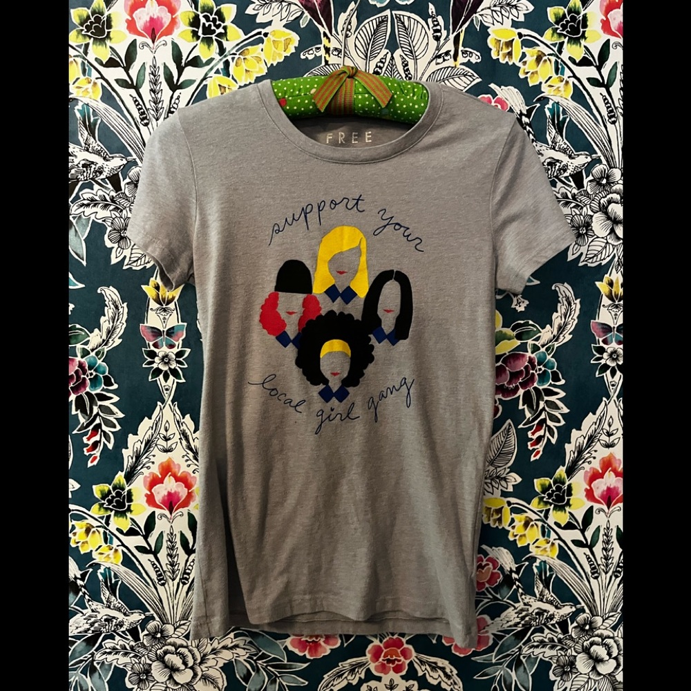 Free state: Girls (m) Gray “support your local girl gang” T-shirt